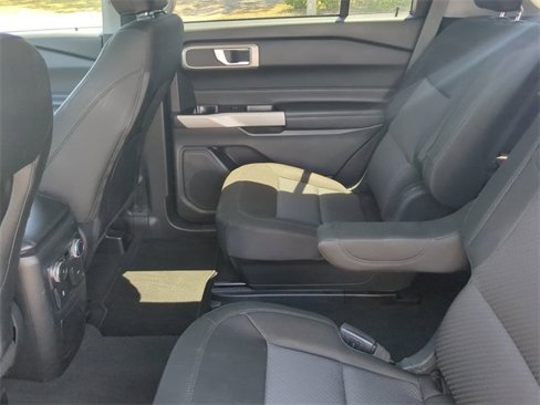 Used 2022 Ford Explorer XLT image 4