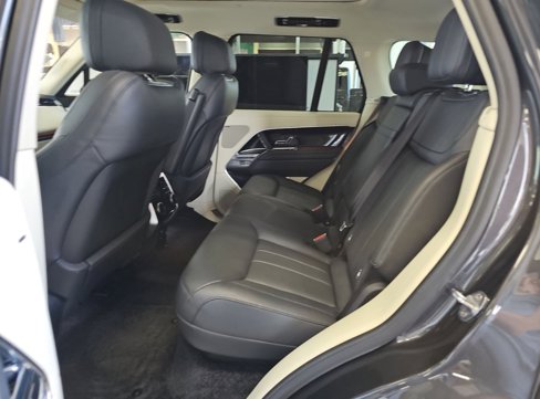 Used 2023 Land Rover Range Rover SE image 8