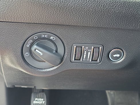 Used 2021 Dodge Challenger SXT image 30
