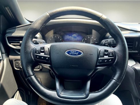 Used 2020 Ford Explorer XLT w/ Equipment Group 202A image 17