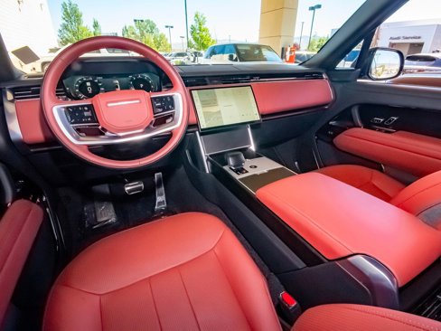 Used 2025 Land Rover Range Rover SV image 35