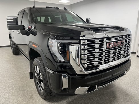 Used 2024 GMC Sierra 3500 Denali w/ Technology Package image 2