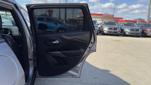 Used 2020 Jeep Cherokee Limited w/ Luxury Group image 28