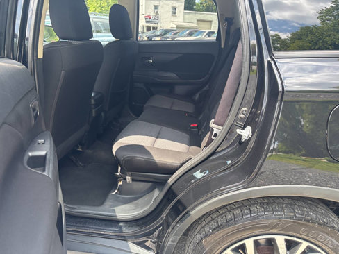 Used 2017 Mitsubishi Outlander ES image 21