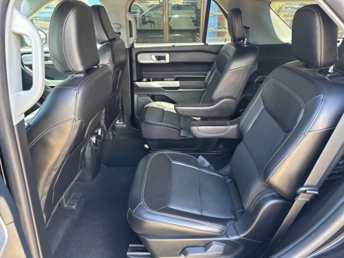Used 2023 Ford Explorer Limited image 6