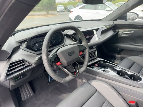 New 2026 Audi RS e-tron GT performance image 4