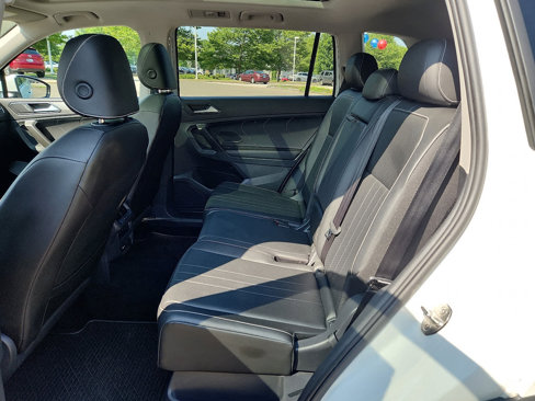 Used 2022 Volkswagen Tiguan SE image 11