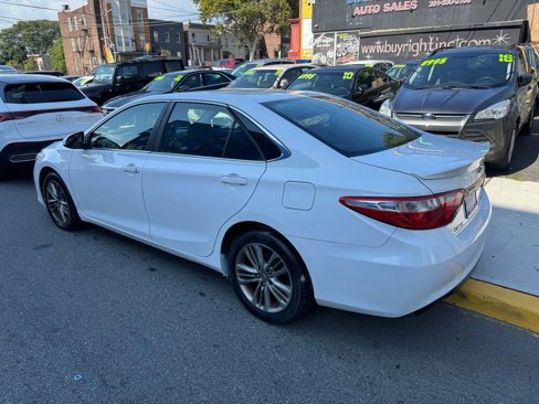 Used 2017 Toyota Camry SE image 5