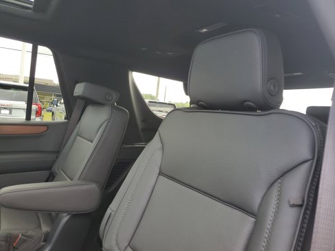 New 2026 GMC Yukon Denali w/ Denali Reserve Package image 9