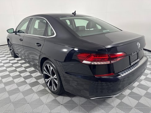 Used 2022 Volkswagen Passat 2.0T SE image 8