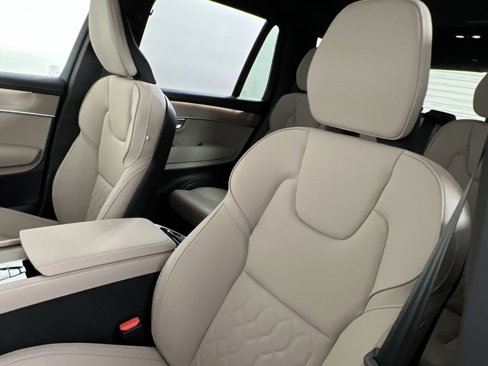 New 2026 Volvo XC90 T8 Plus image 13