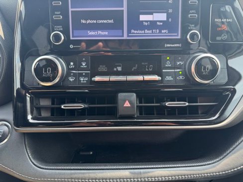 Used 2022 Toyota Highlander L image 35