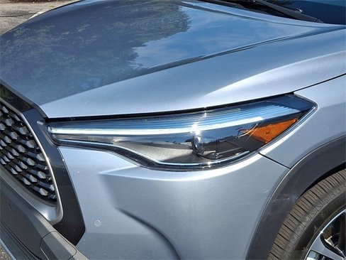 Used 2024 Toyota Corolla Cross XLE image 9