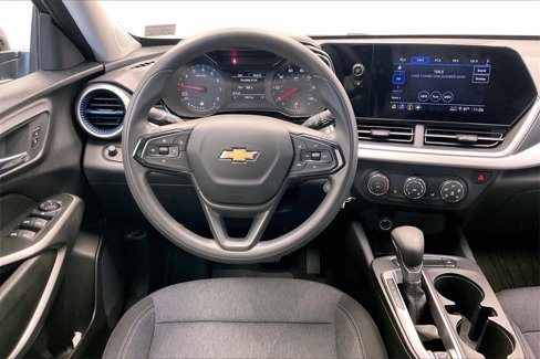 Used 2024 Chevrolet Trax LS w/ LS Convenience Package image 4