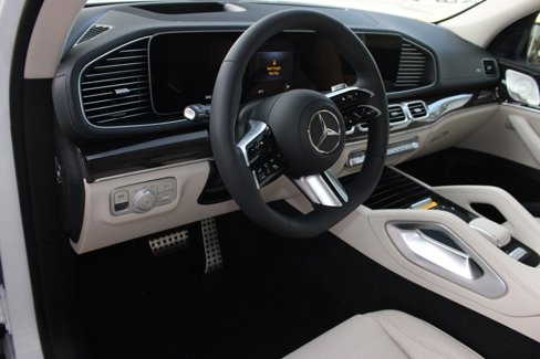 New 2025 Mercedes-Benz GLS 450 4MATIC image 4