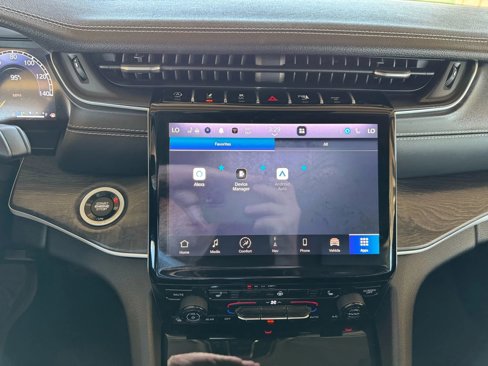 Used 2022 Jeep Grand Cherokee Limited image 15