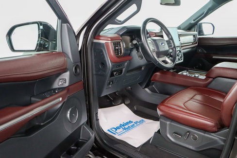Used 2024 Ford Expedition Limited image 3