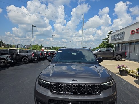 New 2025 Jeep Grand Cherokee L Summit image 4