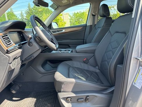 Certified 2025 Volkswagen Atlas SE image 21