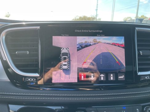 New 2026 Chrysler Pacifica Limited w/ Uconnect Theater Family Group image 25
