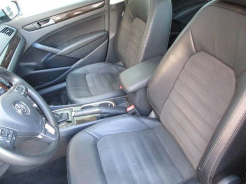 Used 2015 Volkswagen Passat TDI SEL Premium image 16