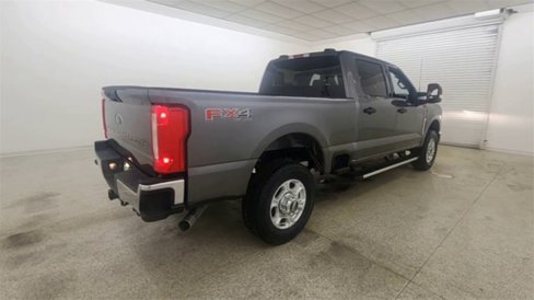 New 2025 Ford F250 XLT w/ FX4 Off-Road Package image 8