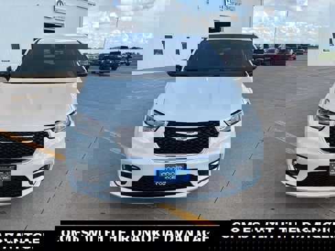New 2025 Chrysler Pacifica Select image 8