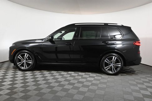 New 2026 BMW X7 M60i image 2