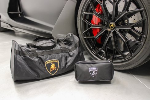Used 2025 Lamborghini Revuelto image 19
