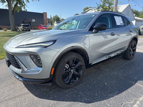 Used 2025 Buick Envision Sport Touring image 3