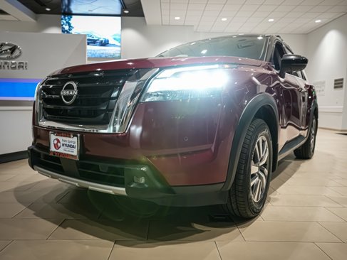 Used 2022 Nissan Pathfinder SL image 2