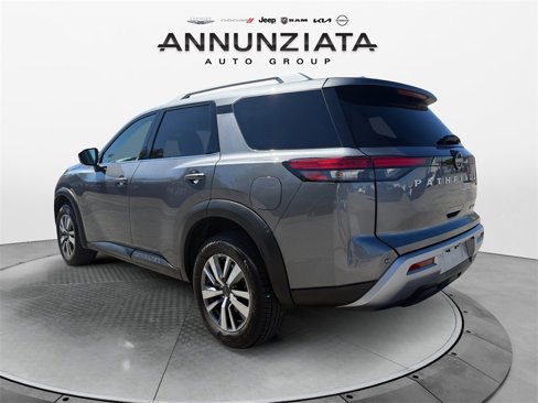Used 2025 Nissan Pathfinder SL image 3