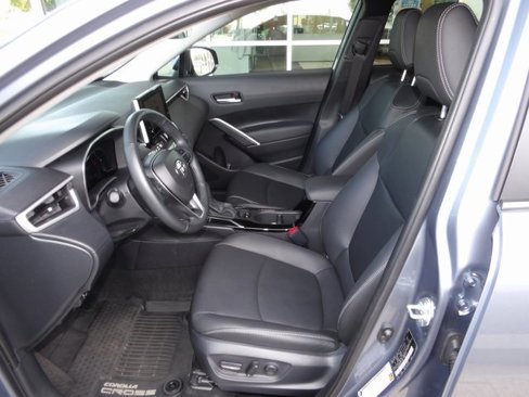 Used 2024 Toyota Corolla Cross XLE image 19