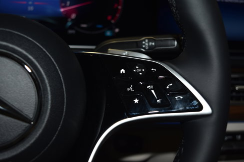 New 2026 Mercedes-Benz GLS 450 4MATIC image 9