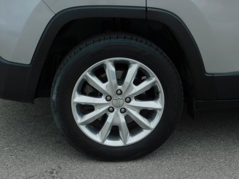 Used 2017 Jeep Cherokee Limited image 11