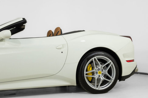 Used 2017 Ferrari California T image 16