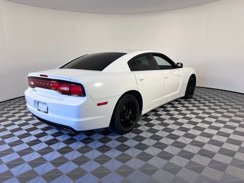 Used 2014 Dodge Charger SE w/ Connectivity Group image 6