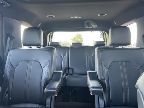 Used 2024 Ford Expedition Platinum image 24