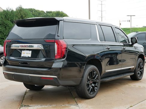 Used 2023 GMC Yukon XL SLT image 7