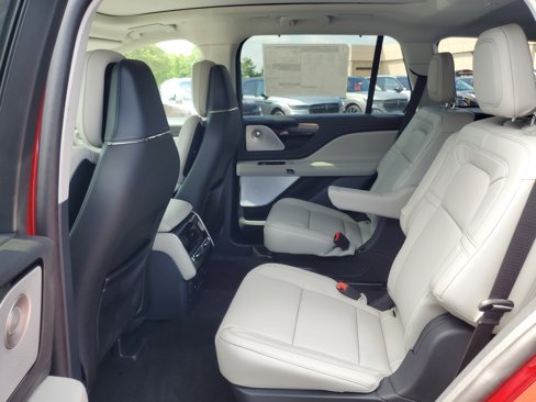 New 2025 Lincoln Aviator Reserve w/ Equipment Group 201A image 24