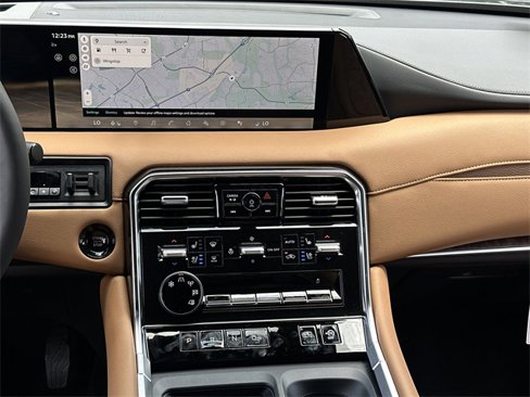New 2025 Nissan Armada Platinum Reserve w/ Convenience Package image 3