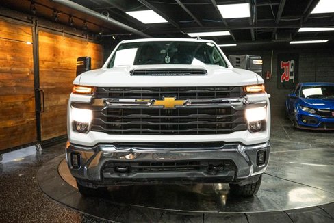 Used 2024 Chevrolet Silverado 2500 LT image 4