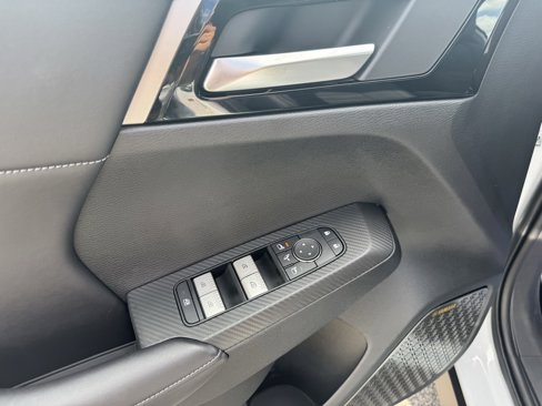 New 2025 Mitsubishi Outlander SE image 17
