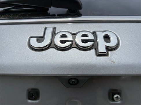 Used 2024 Jeep Compass Limited image 17