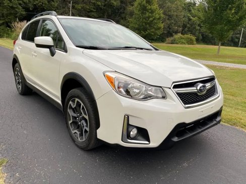 Used 2017 Subaru Crosstrek 2.0i Premium w/ Moonroof Package image 1