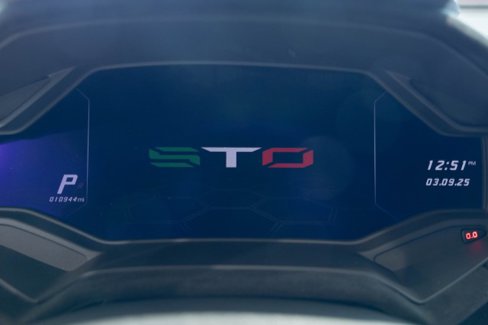 Used 2022 Lamborghini Huracan STO image 27