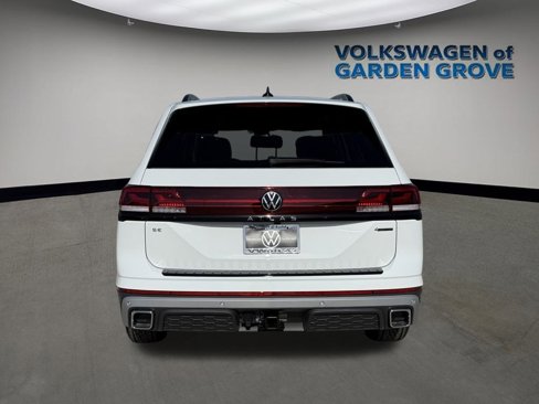 New 2025 Volkswagen Atlas Peak Edition SE image 9