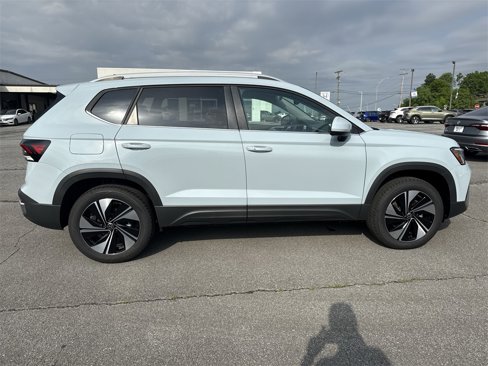 New 2025 Volkswagen Taos SE image 4