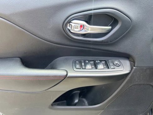 Used 2019 Jeep Cherokee Trailhawk w/ Comfort/Convenience Group image 11