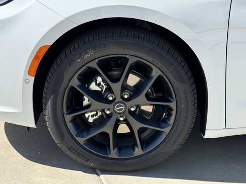 New 2026 Chrysler Pacifica Select w/ S Appearance Package image 6
